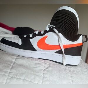 Used like new-Nike Court Borough Low 2 GS size 6.5Y